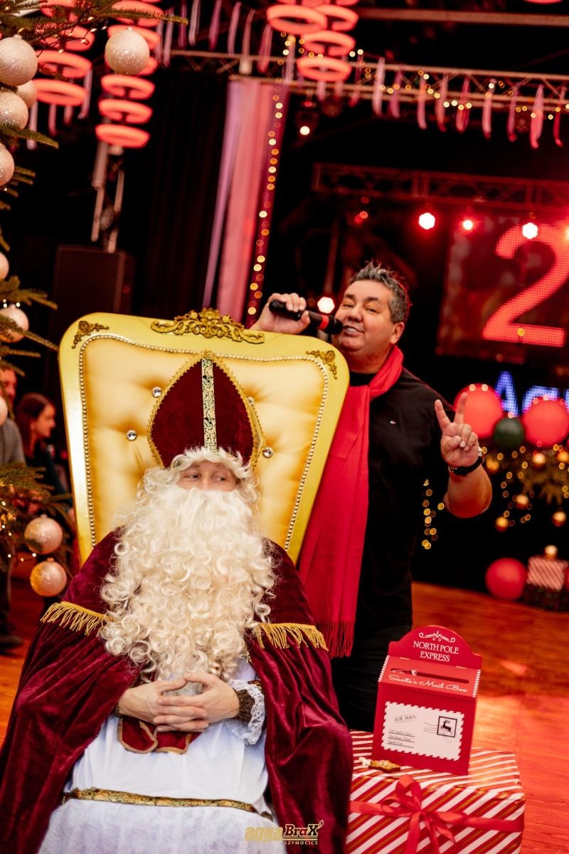 Zdjęcie w galerii na portalu naszraciborz.pl: Pierwsze Mikołajki w AquaBrax. Świąteczna baśń w Szymocicach wiadomości z regionu