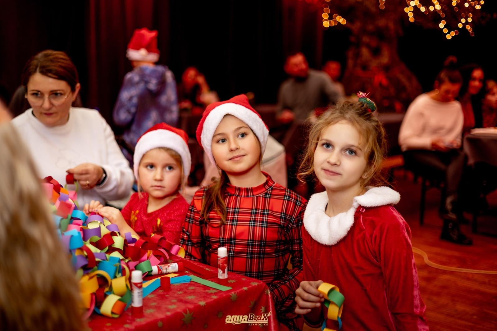Zdjęcie w galerii na portalu naszraciborz.pl: Pierwsze Mikołajki w AquaBrax. Świąteczna baśń w Szymocicach wiadomości z regionu