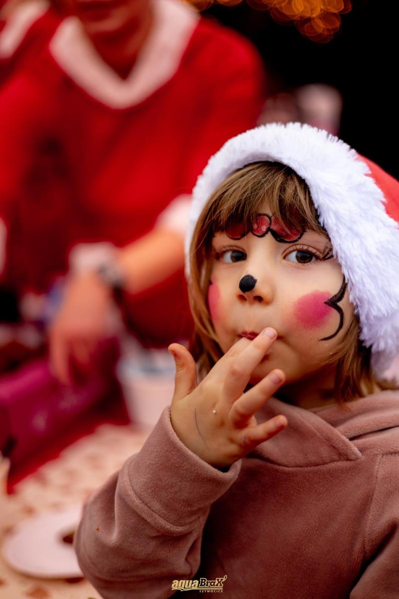 Zdjęcie w galerii na portalu naszraciborz.pl: Pierwsze Mikołajki w AquaBrax. Świąteczna baśń w Szymocicach wiadomości z regionu