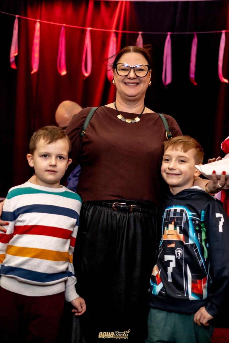 Zdjęcie w galerii na portalu naszraciborz.pl: Pierwsze Mikołajki w AquaBrax. Świąteczna baśń w Szymocicach wiadomości z regionu