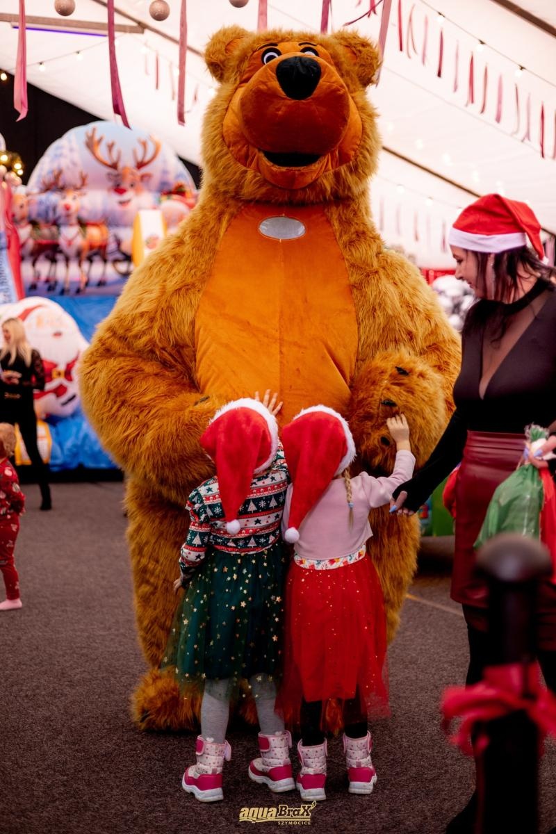 Zdjęcie w galerii na portalu naszraciborz.pl: Pierwsze Mikołajki w AquaBrax. Świąteczna baśń w Szymocicach wiadomości z regionu