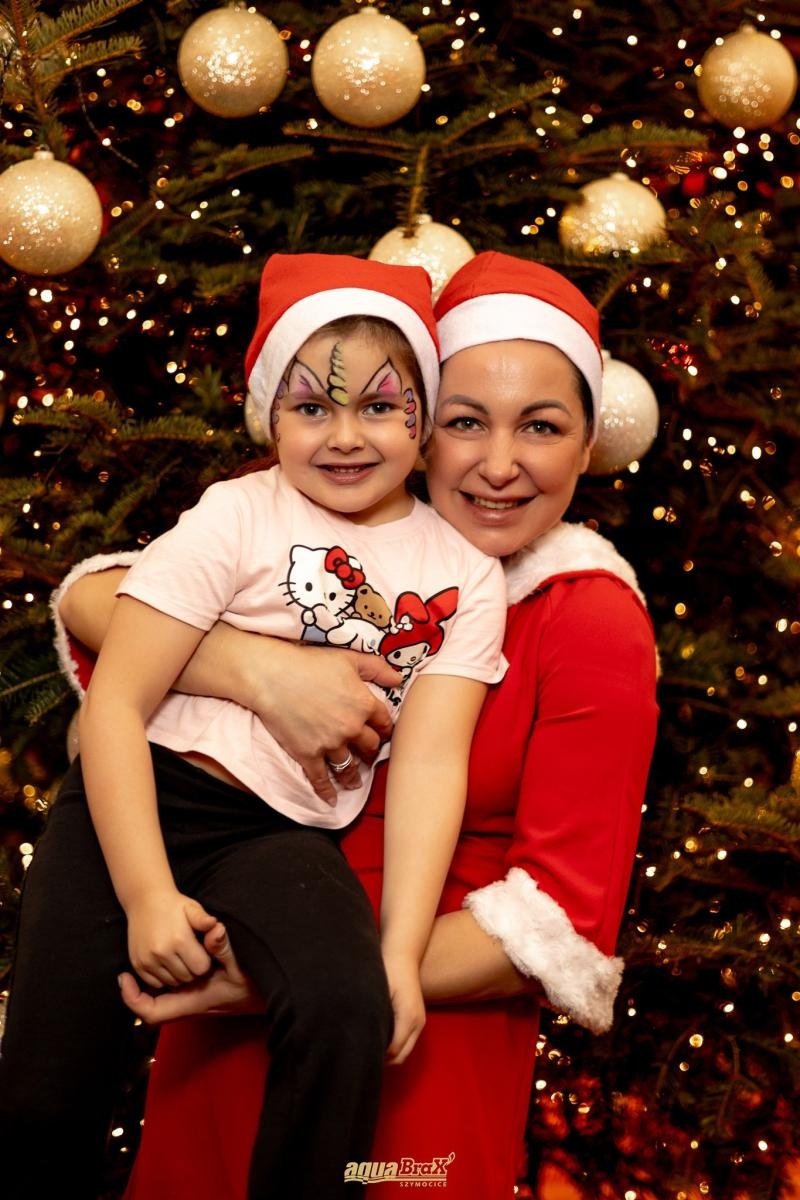 Zdjęcie w galerii na portalu naszraciborz.pl: Pierwsze Mikołajki w AquaBrax. Świąteczna baśń w Szymocicach wiadomości z regionu