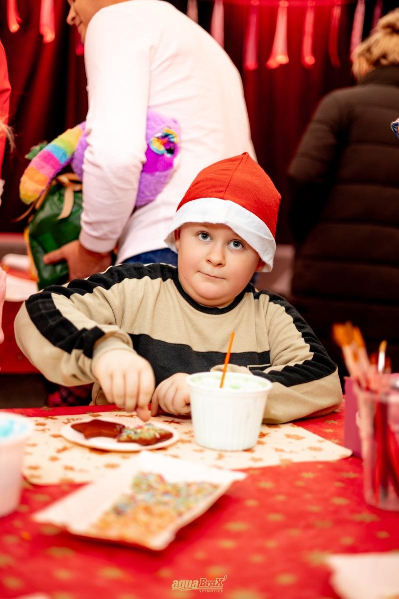 Zdjęcie w galerii na portalu naszraciborz.pl: Pierwsze Mikołajki w AquaBrax. Świąteczna baśń w Szymocicach wiadomości z regionu