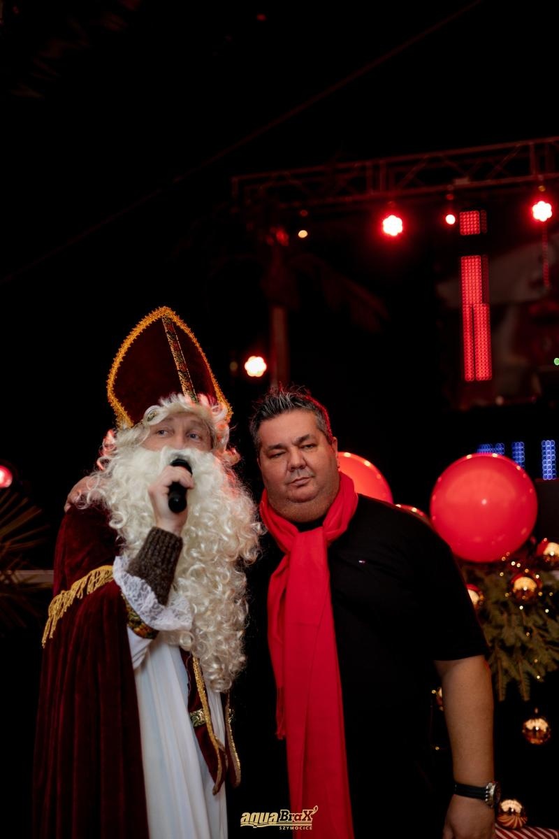 Zdjęcie w galerii na portalu naszraciborz.pl: Pierwsze Mikołajki w AquaBrax. Świąteczna baśń w Szymocicach wiadomości z regionu