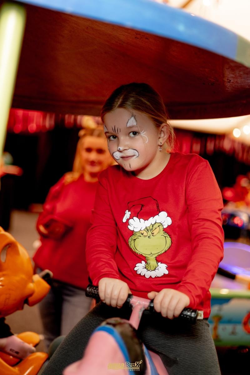 Zdjęcie w galerii na portalu naszraciborz.pl: Pierwsze Mikołajki w AquaBrax. Świąteczna baśń w Szymocicach wiadomości z regionu