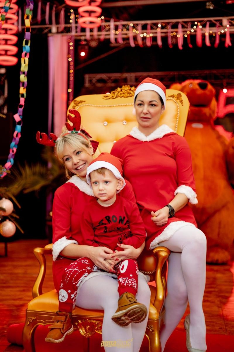 Zdjęcie w galerii na portalu naszraciborz.pl: Pierwsze Mikołajki w AquaBrax. Świąteczna baśń w Szymocicach wiadomości z regionu