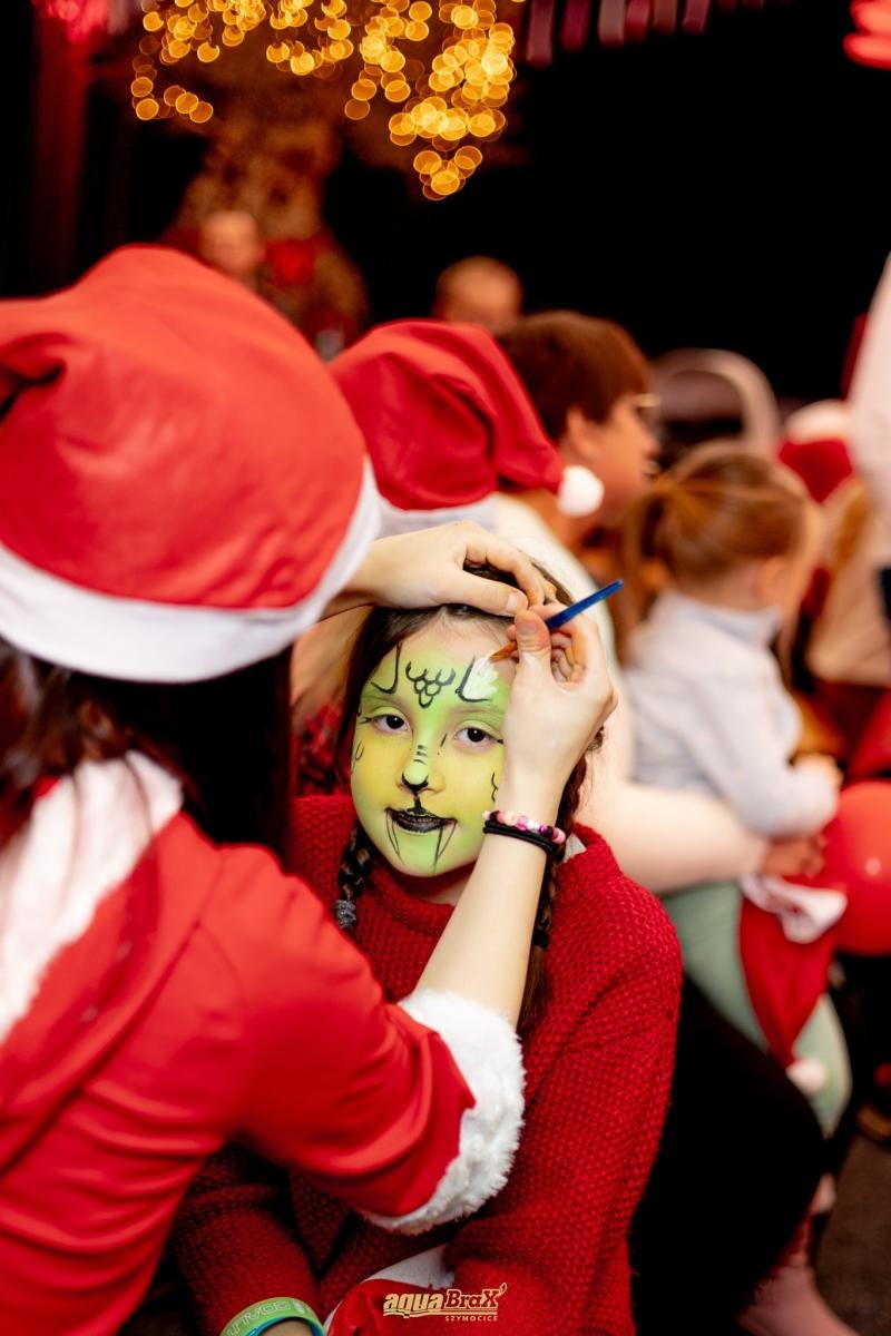 Zdjęcie w galerii na portalu naszraciborz.pl: Pierwsze Mikołajki w AquaBrax. Świąteczna baśń w Szymocicach wiadomości z regionu