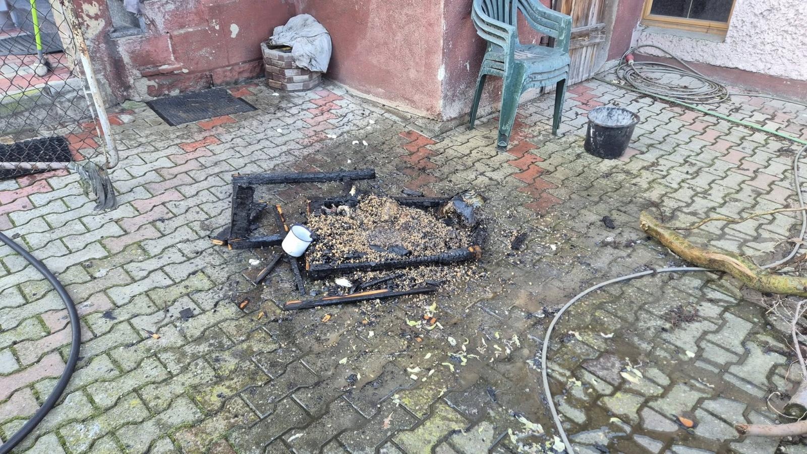 Zdjęcie w galerii na portalu naszraciborz.pl: Pożar wędzelnika na balkonie w Tworkowie. Interwencja strażaków przy ul. Długiej wiadomości z regionu