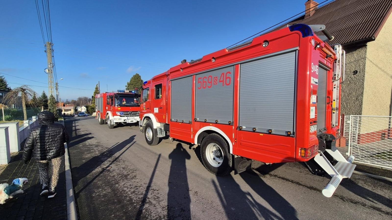Zdjęcie w galerii na portalu naszraciborz.pl: Pożar wędzelnika na balkonie w Tworkowie. Interwencja strażaków przy ul. Długiej wiadomości z regionu