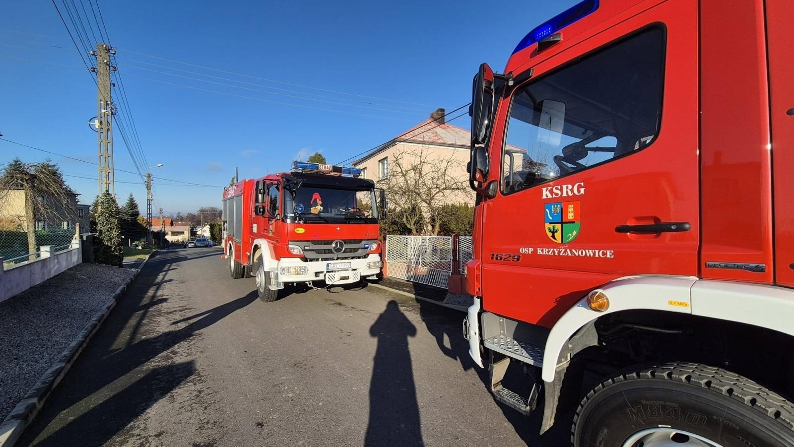 Zdjęcie w galerii na portalu naszraciborz.pl: Pożar wędzelnika na balkonie w Tworkowie. Interwencja strażaków przy ul. Długiej wiadomości z regionu