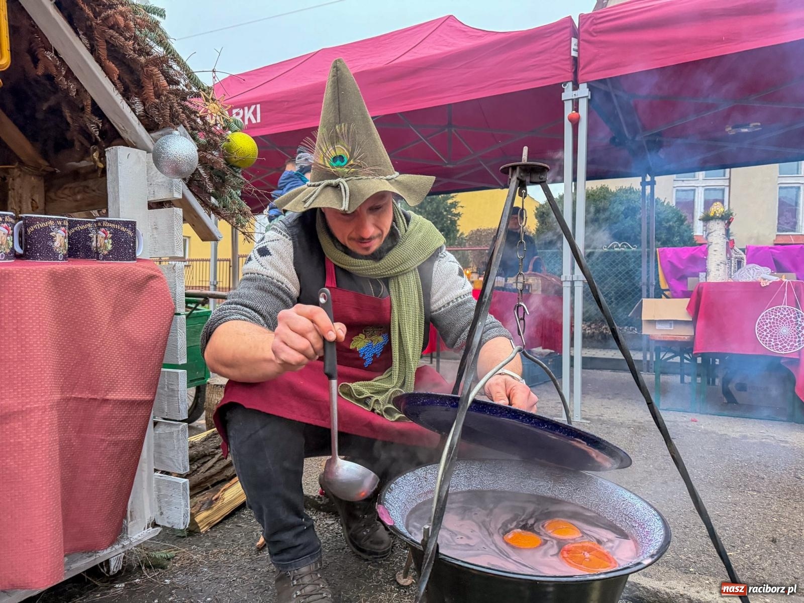 Zdjęcie w galerii na portalu naszraciborz.pl: Jarmark bożonarodzeniowy w Krowiarkach. Rodzinna atmosfera i świąteczne emocje wiadomości z regionu