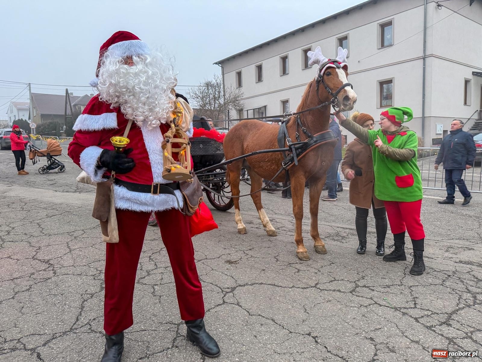 Zdjęcie w galerii na portalu naszraciborz.pl: Jarmark bożonarodzeniowy w Krowiarkach. Rodzinna atmosfera i świąteczne emocje wiadomości z regionu