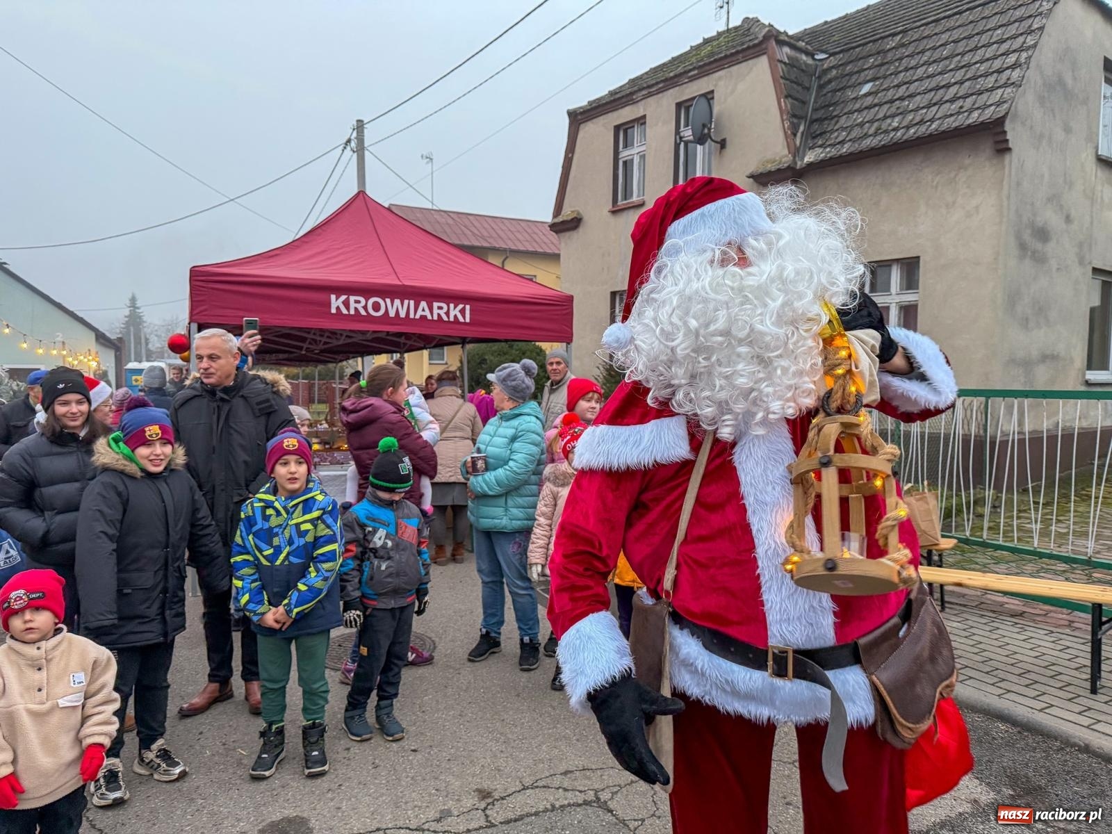 Zdjęcie w galerii na portalu naszraciborz.pl: Jarmark bożonarodzeniowy w Krowiarkach. Rodzinna atmosfera i świąteczne emocje wiadomości z regionu