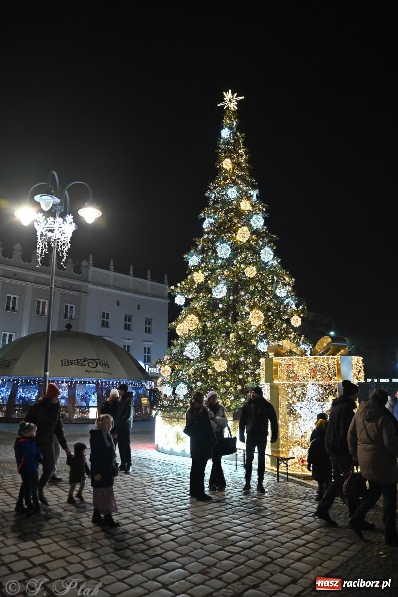 Zdjęcie w galerii na portalu naszraciborz.pl: Perspektywa. Muzyka i atrakcje na raciborskim rynku wiadomości z regionu