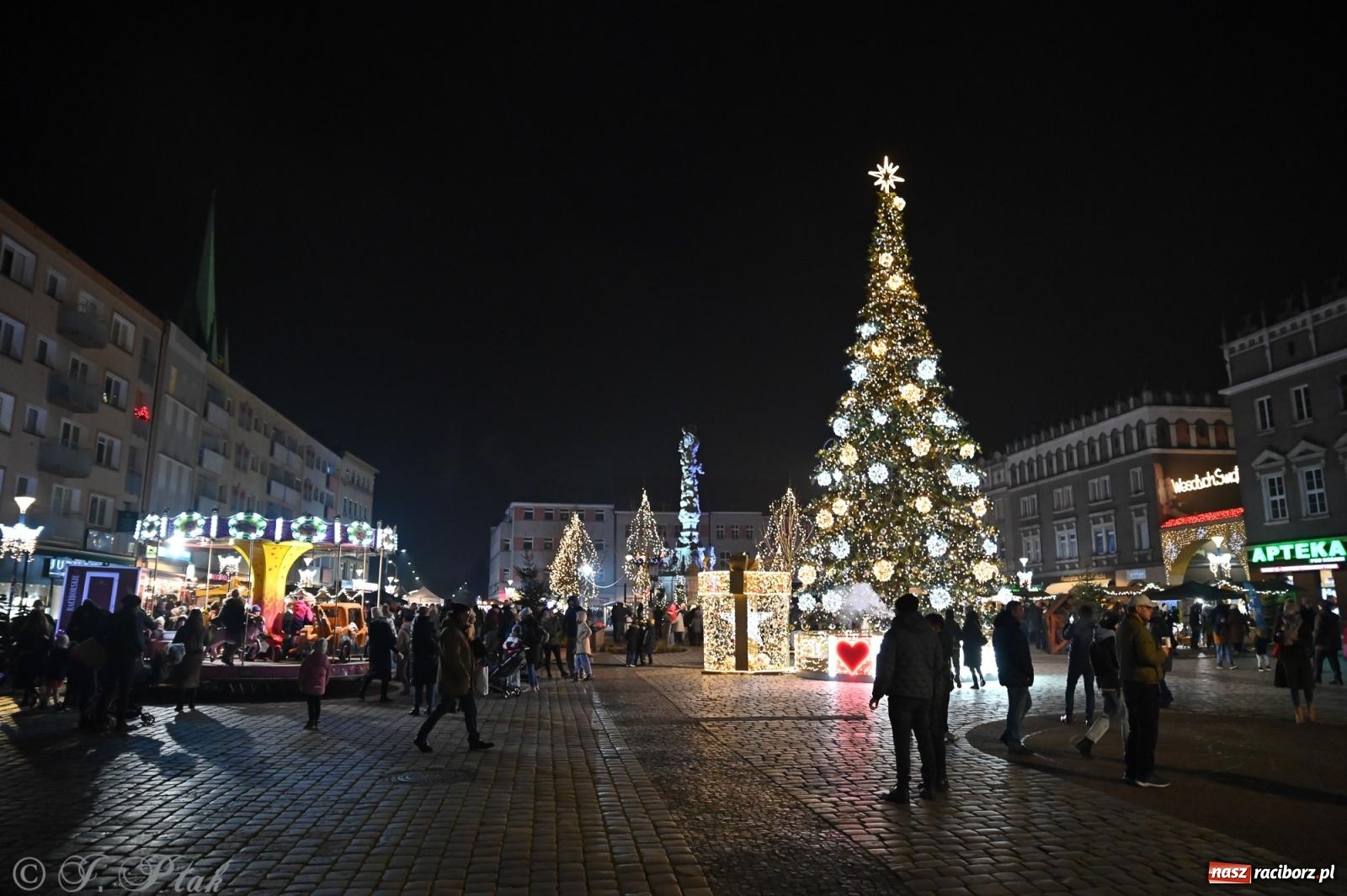 Zdjęcie w galerii na portalu naszraciborz.pl: Perspektywa. Muzyka i atrakcje na raciborskim rynku wiadomości z regionu