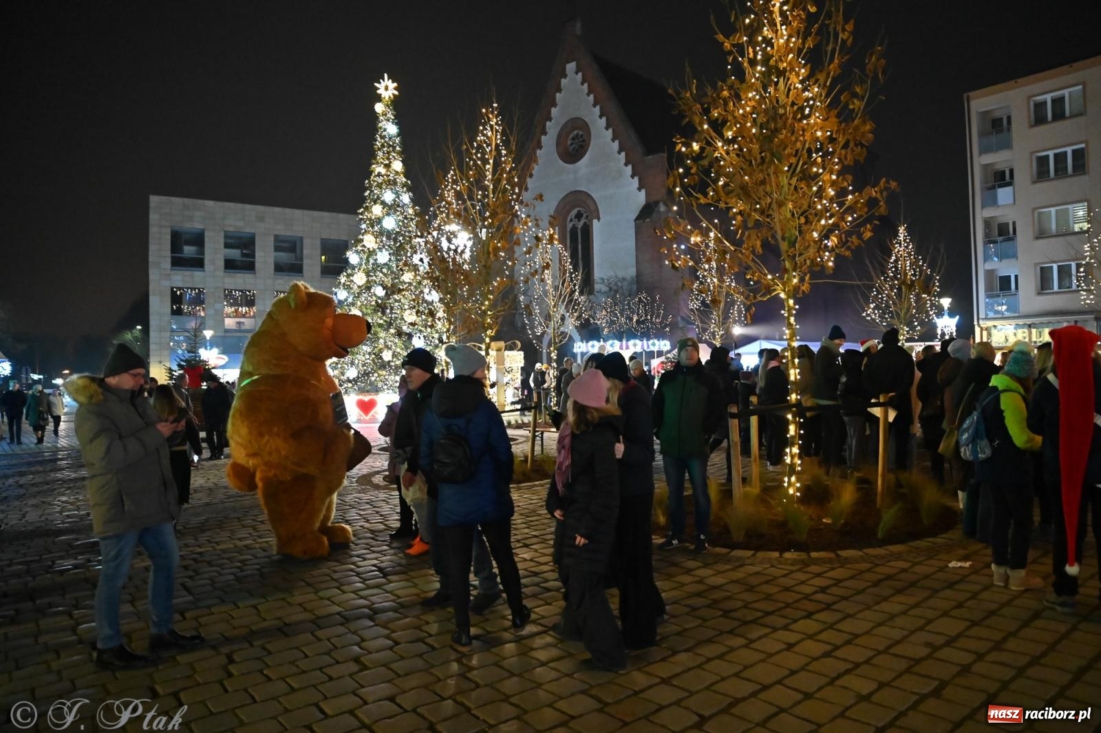 Zdjęcie w galerii na portalu naszraciborz.pl: Perspektywa. Muzyka i atrakcje na raciborskim rynku wiadomości z regionu