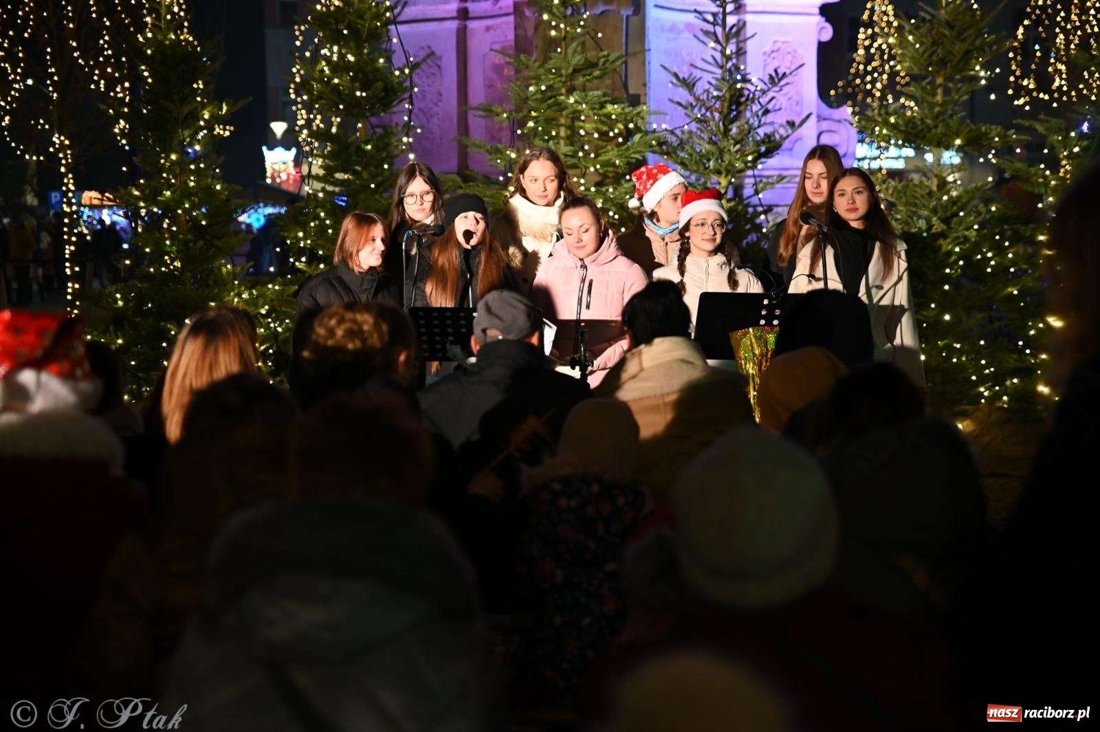 Zdjęcie w galerii na portalu naszraciborz.pl: Perspektywa. Muzyka i atrakcje na raciborskim rynku wiadomości z regionu