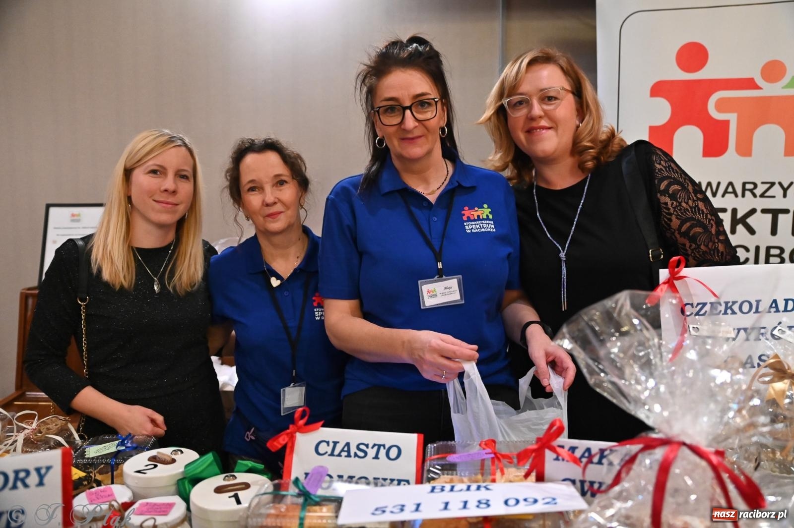 Zdjęcie w galerii na portalu naszraciborz.pl: Kosmiczna opowieść o solidarności. 22. Gwiazdka Serc przy niemal pełnej sali RCK [FOTO i WIDEO 1] wiadomości z regionu