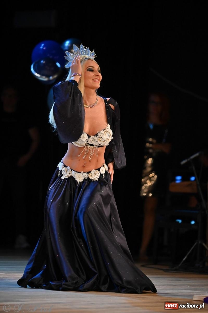 Zdjęcie w galerii na portalu naszraciborz.pl: Kosmiczna opowieść o solidarności. 22. Gwiazdka Serc przy niemal pełnej sali RCK [FOTO i WIDEO 1] wiadomości z regionu