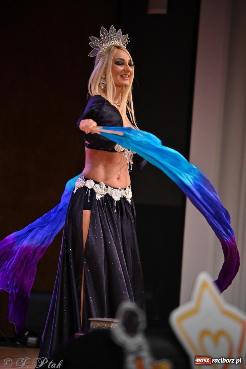 Zdjęcie w galerii na portalu naszraciborz.pl: Kosmiczna opowieść o solidarności. 22. Gwiazdka Serc przy niemal pełnej sali RCK [FOTO i WIDEO 1] wiadomości z regionu