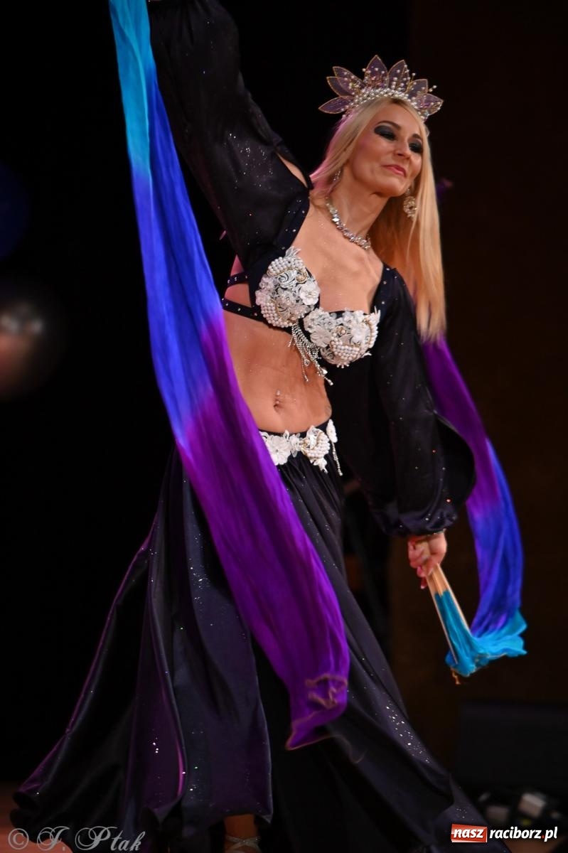 Zdjęcie w galerii na portalu naszraciborz.pl: Kosmiczna opowieść o solidarności. 22. Gwiazdka Serc przy niemal pełnej sali RCK [FOTO i WIDEO 1] wiadomości z regionu