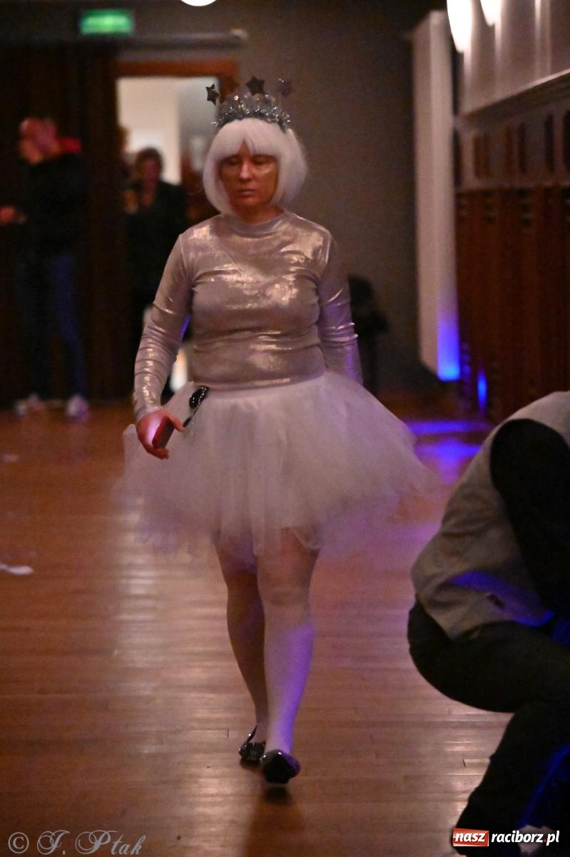 Zdjęcie w galerii na portalu naszraciborz.pl: Kosmiczna opowieść o solidarności. 22. Gwiazdka Serc przy niemal pełnej sali RCK [FOTO i WIDEO 1] wiadomości z regionu