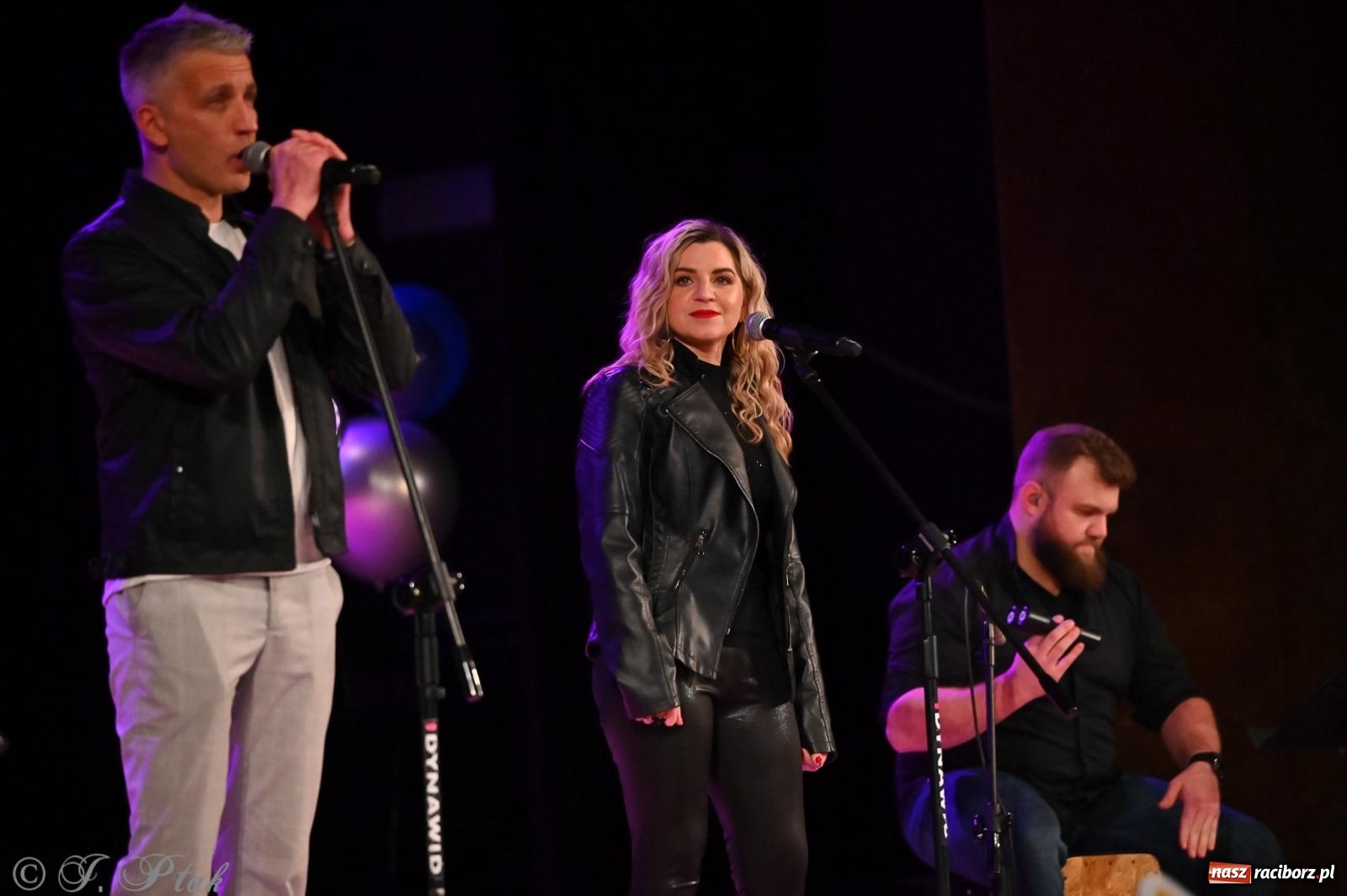 Zdjęcie w galerii na portalu naszraciborz.pl: Kosmiczna opowieść o solidarności. 22. Gwiazdka Serc przy niemal pełnej sali RCK [FOTO i WIDEO 1] wiadomości z regionu