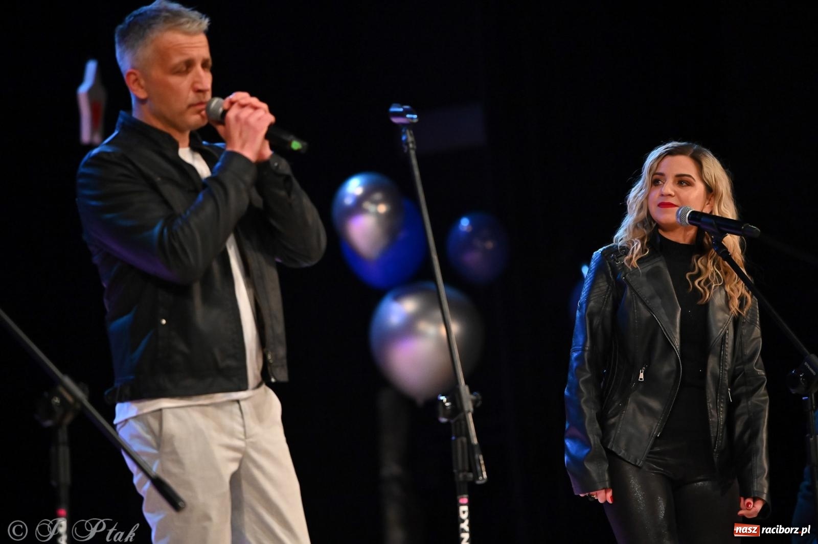Zdjęcie w galerii na portalu naszraciborz.pl: Kosmiczna opowieść o solidarności. 22. Gwiazdka Serc przy niemal pełnej sali RCK [FOTO i WIDEO 1] wiadomości z regionu