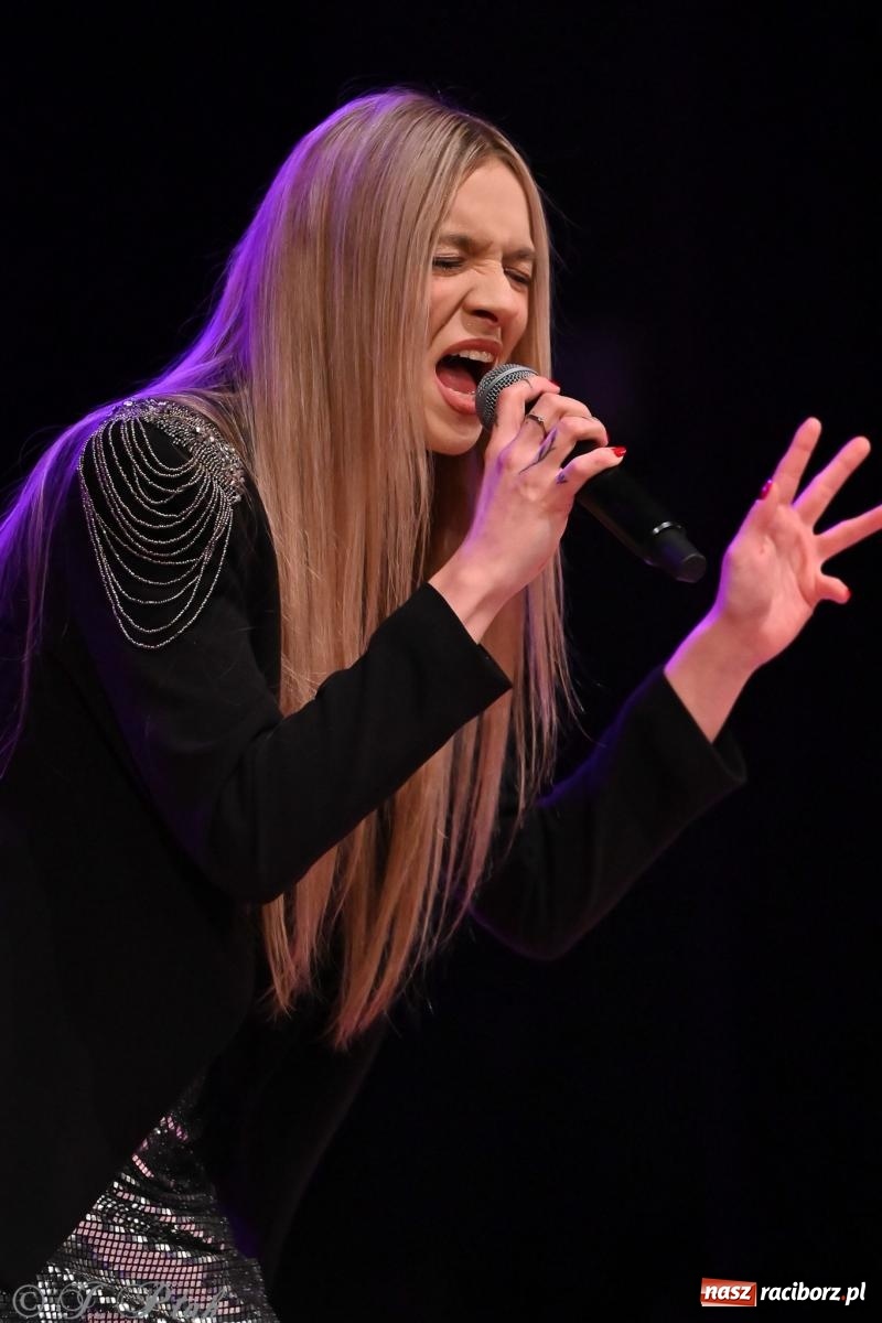 Zdjęcie w galerii na portalu naszraciborz.pl: Kosmiczna opowieść o solidarności. 22. Gwiazdka Serc przy niemal pełnej sali RCK [FOTO i WIDEO 1] wiadomości z regionu