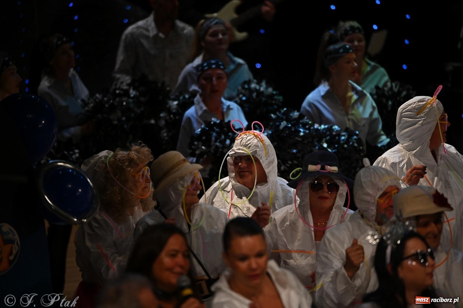 Zdjęcie w galerii na portalu naszraciborz.pl: Kosmiczna opowieść o solidarności. 22. Gwiazdka Serc przy niemal pełnej sali RCK [FOTO i WIDEO 1] wiadomości z regionu