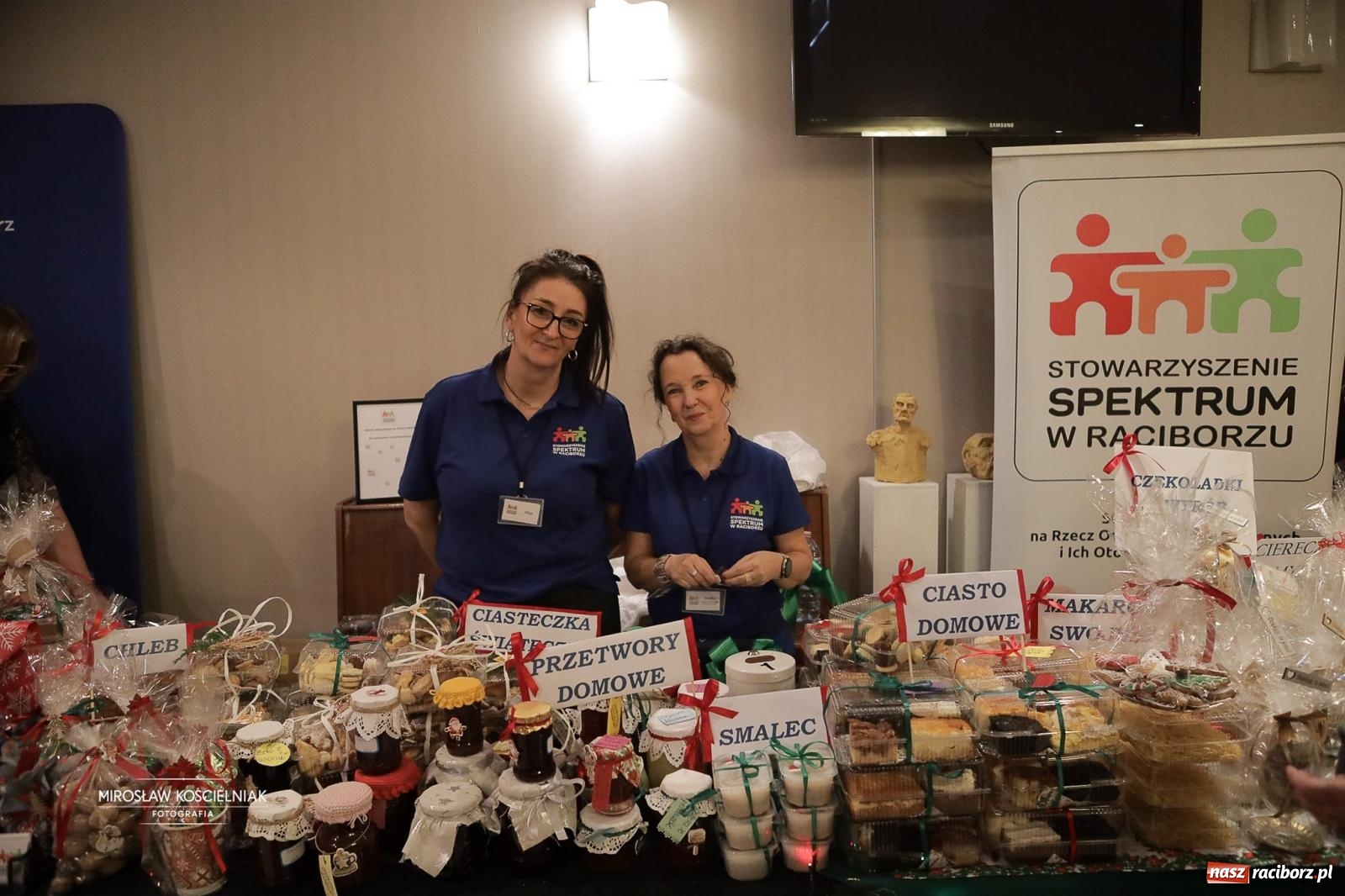 Zdjęcie w galerii na portalu naszraciborz.pl: Pełna widownia i wspólna energia. Gwiazdka Serc po raz 22. w Raciborskim Centrum Kultury [FOTO i WIDEO 2] wiadomości z regionu