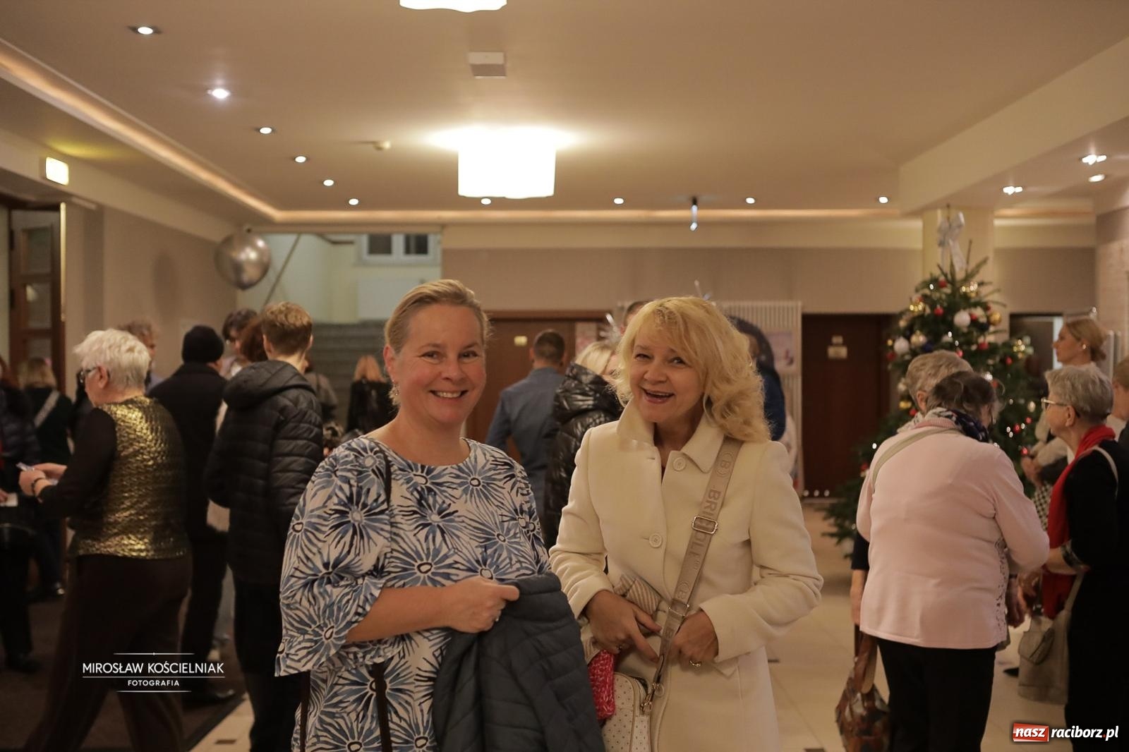 Zdjęcie w galerii na portalu naszraciborz.pl: Pełna widownia i wspólna energia. Gwiazdka Serc po raz 22. w Raciborskim Centrum Kultury [FOTO i WIDEO 2] wiadomości z regionu