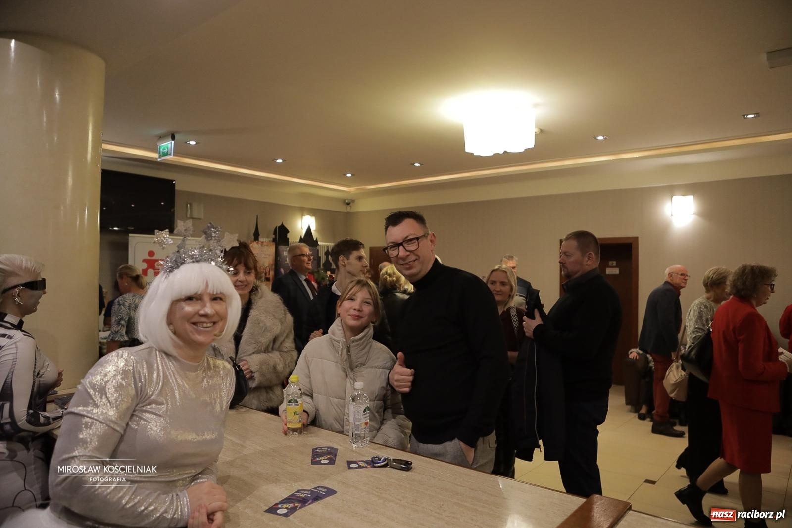 Zdjęcie w galerii na portalu naszraciborz.pl: Pełna widownia i wspólna energia. Gwiazdka Serc po raz 22. w Raciborskim Centrum Kultury [FOTO i WIDEO 2] wiadomości z regionu