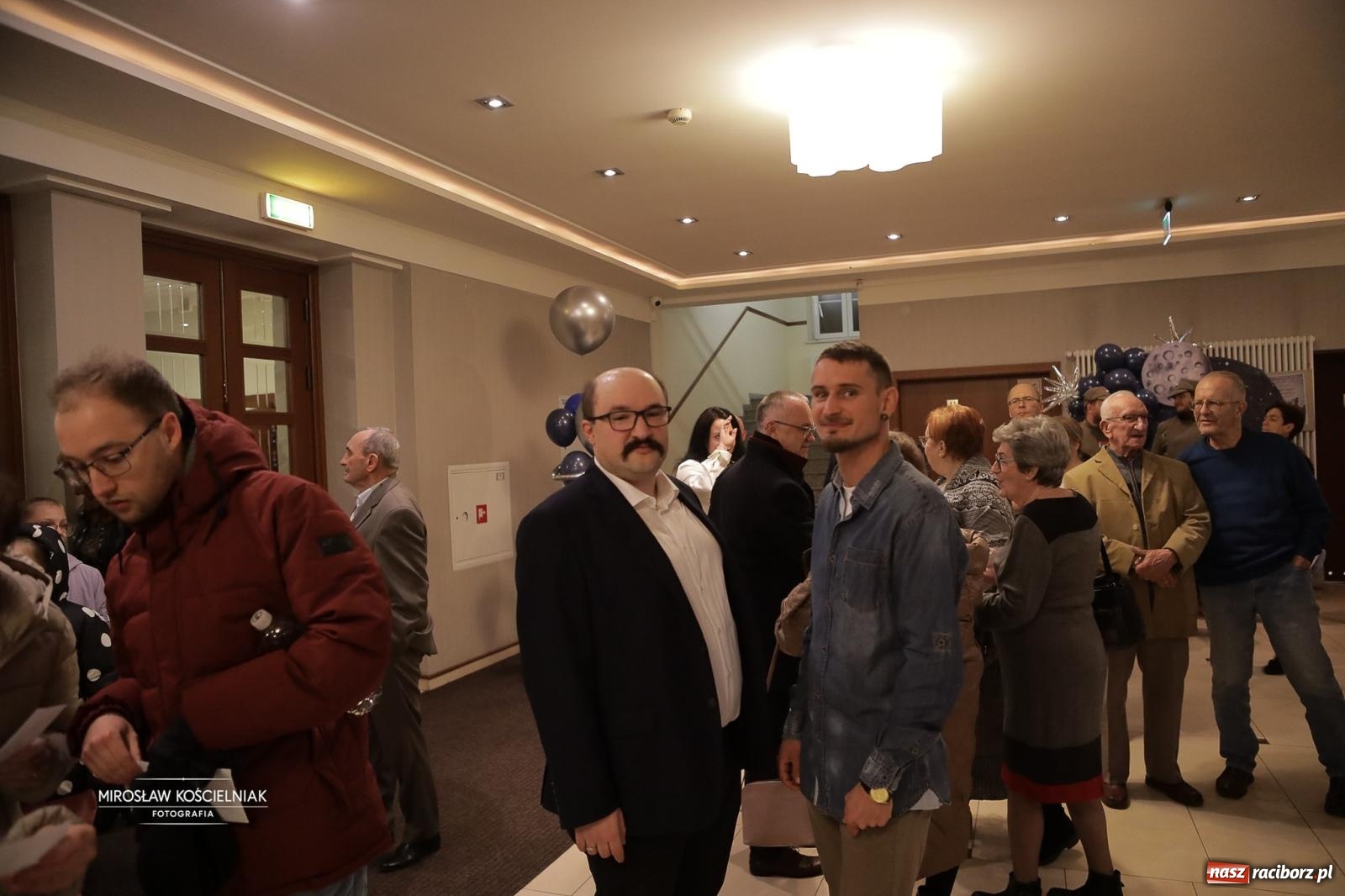 Zdjęcie w galerii na portalu naszraciborz.pl: Pełna widownia i wspólna energia. Gwiazdka Serc po raz 22. w Raciborskim Centrum Kultury [FOTO i WIDEO 2] wiadomości z regionu