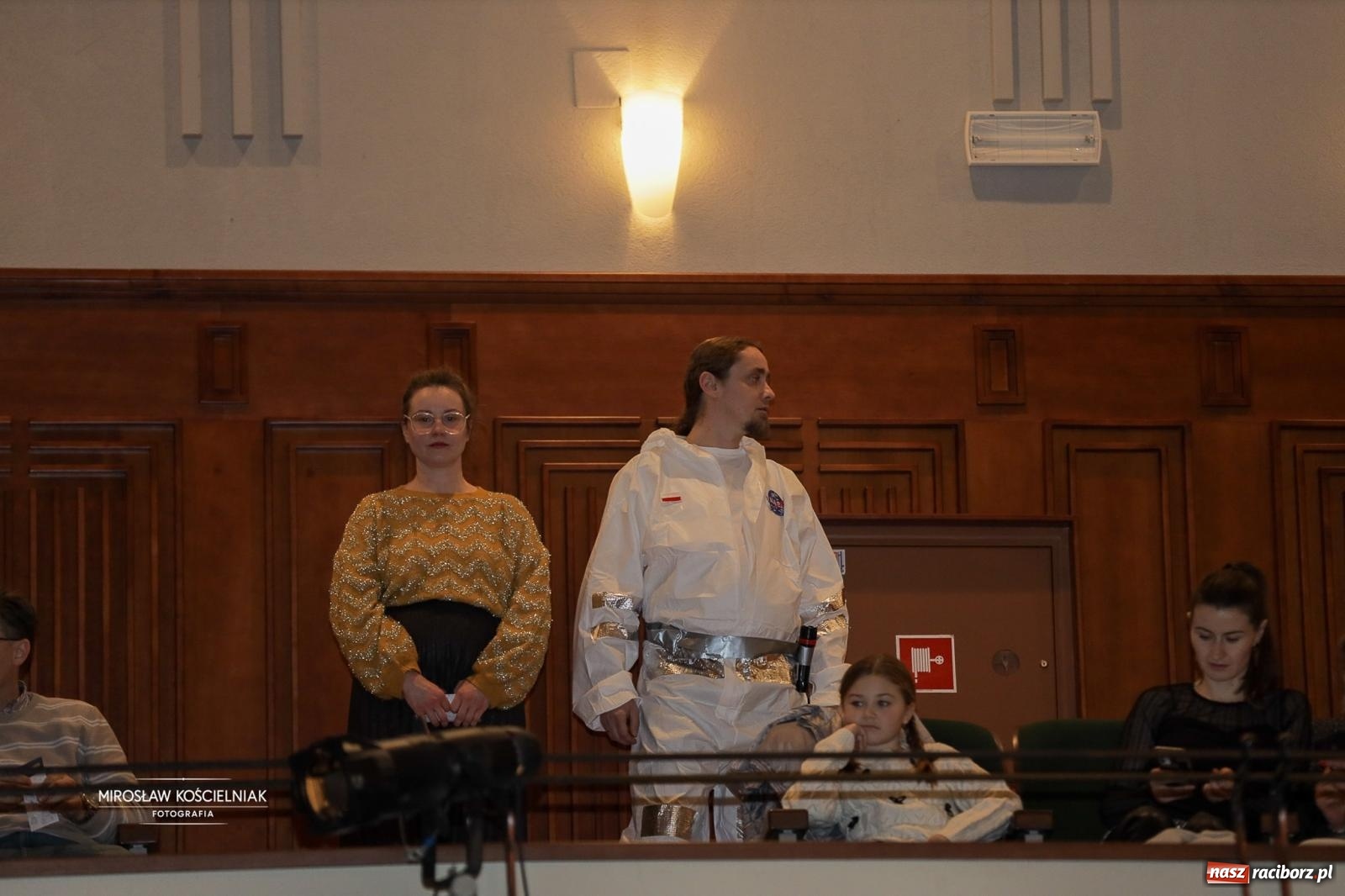 Zdjęcie w galerii na portalu naszraciborz.pl: Pełna widownia i wspólna energia. Gwiazdka Serc po raz 22. w Raciborskim Centrum Kultury [FOTO i WIDEO 2] wiadomości z regionu