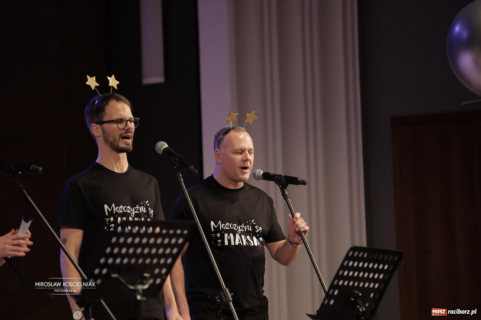 Zdjęcie w galerii na portalu naszraciborz.pl: Pełna widownia i wspólna energia. Gwiazdka Serc po raz 22. w Raciborskim Centrum Kultury [FOTO i WIDEO 2] wiadomości z regionu