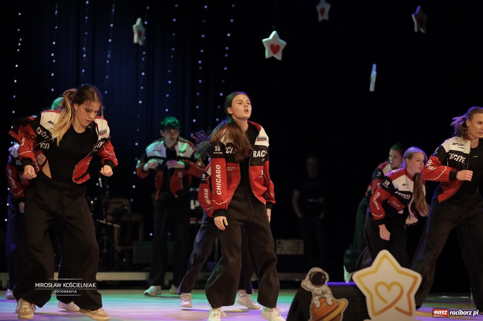 Zdjęcie w galerii na portalu naszraciborz.pl: Pełna widownia i wspólna energia. Gwiazdka Serc po raz 22. w Raciborskim Centrum Kultury [FOTO i WIDEO 2] wiadomości z regionu