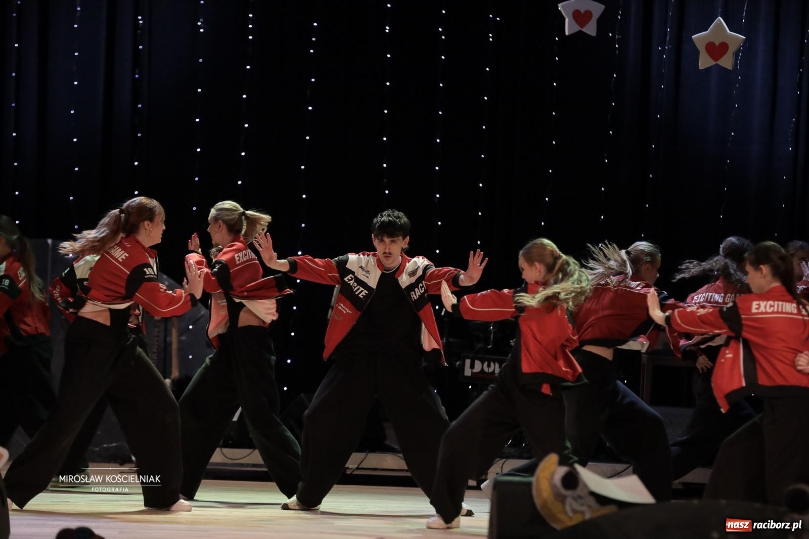 Zdjęcie w galerii na portalu naszraciborz.pl: Pełna widownia i wspólna energia. Gwiazdka Serc po raz 22. w Raciborskim Centrum Kultury [FOTO i WIDEO 2] wiadomości z regionu