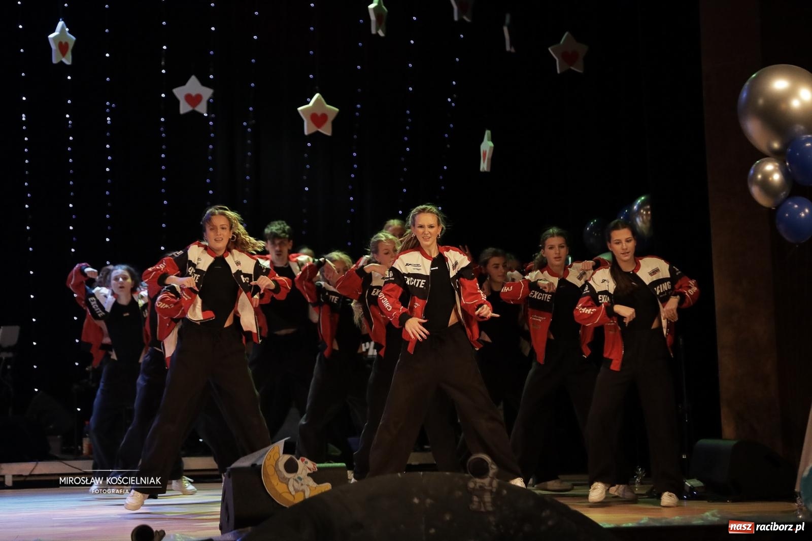 Zdjęcie w galerii na portalu naszraciborz.pl: Pełna widownia i wspólna energia. Gwiazdka Serc po raz 22. w Raciborskim Centrum Kultury [FOTO i WIDEO 2] wiadomości z regionu