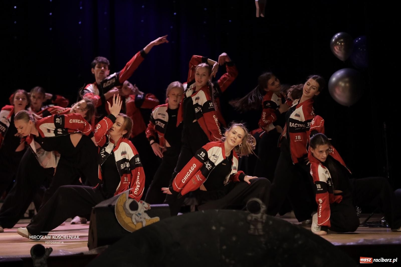 Zdjęcie w galerii na portalu naszraciborz.pl: Pełna widownia i wspólna energia. Gwiazdka Serc po raz 22. w Raciborskim Centrum Kultury [FOTO i WIDEO 2] wiadomości z regionu