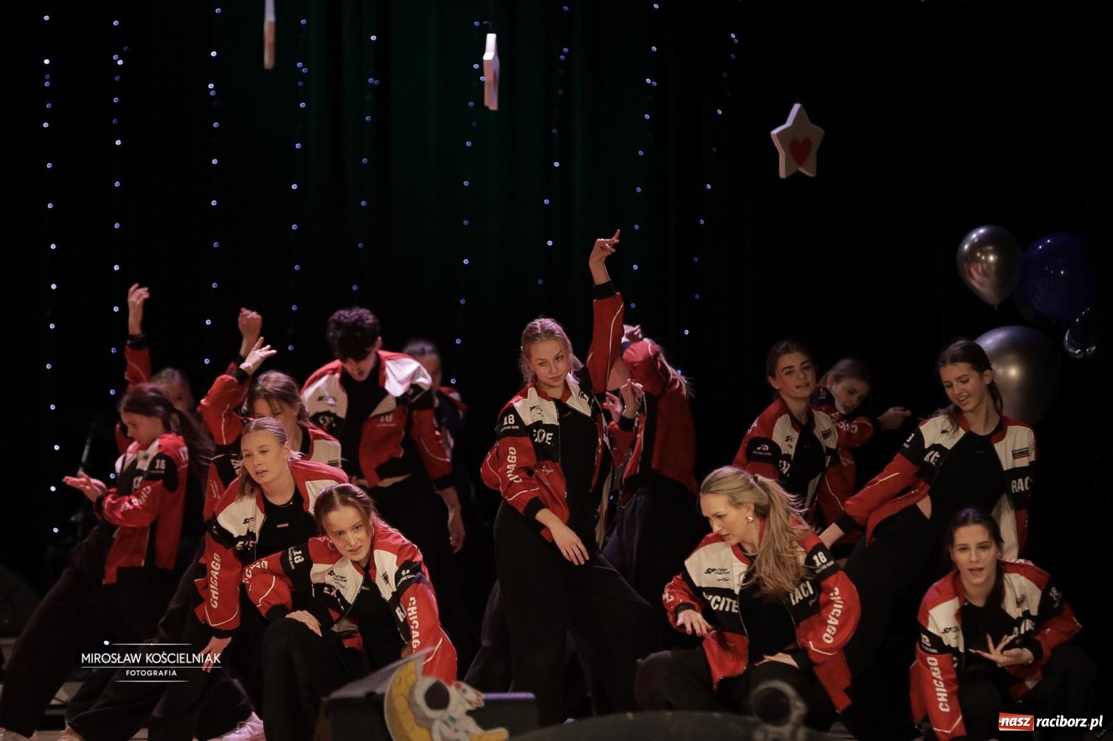 Zdjęcie w galerii na portalu naszraciborz.pl: Pełna widownia i wspólna energia. Gwiazdka Serc po raz 22. w Raciborskim Centrum Kultury [FOTO i WIDEO 2] wiadomości z regionu