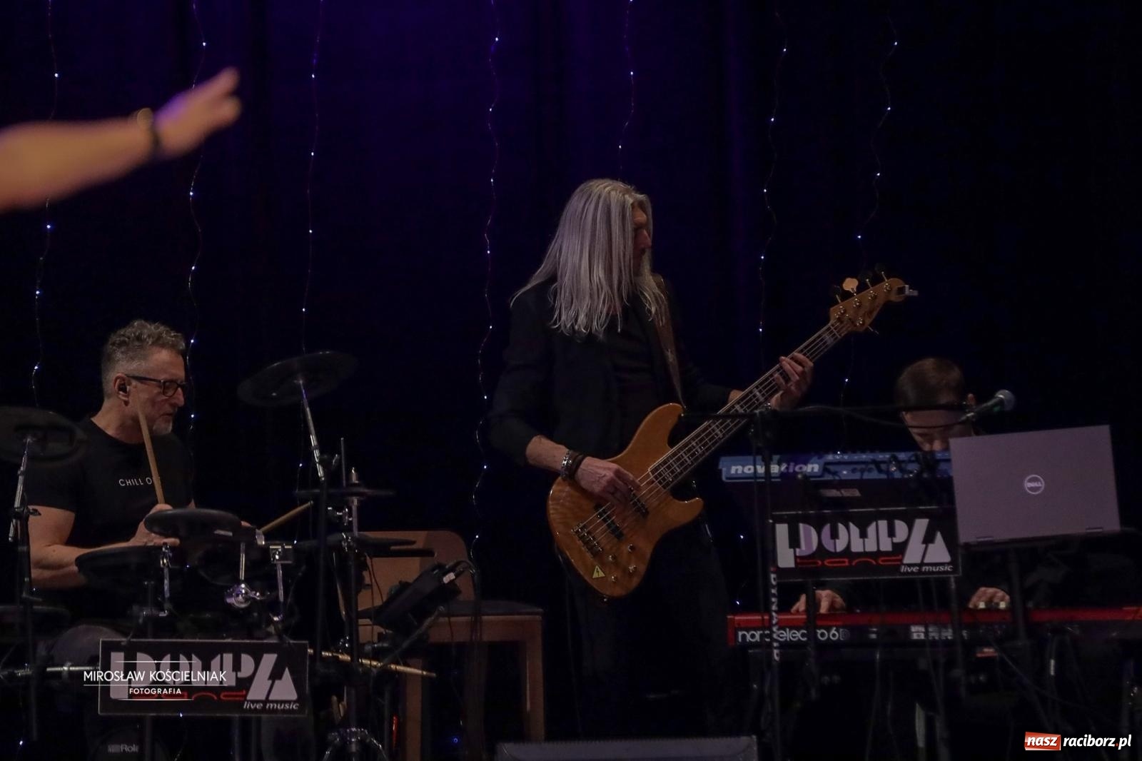 Zdjęcie w galerii na portalu naszraciborz.pl: Pełna widownia i wspólna energia. Gwiazdka Serc po raz 22. w Raciborskim Centrum Kultury [FOTO i WIDEO 2] wiadomości z regionu