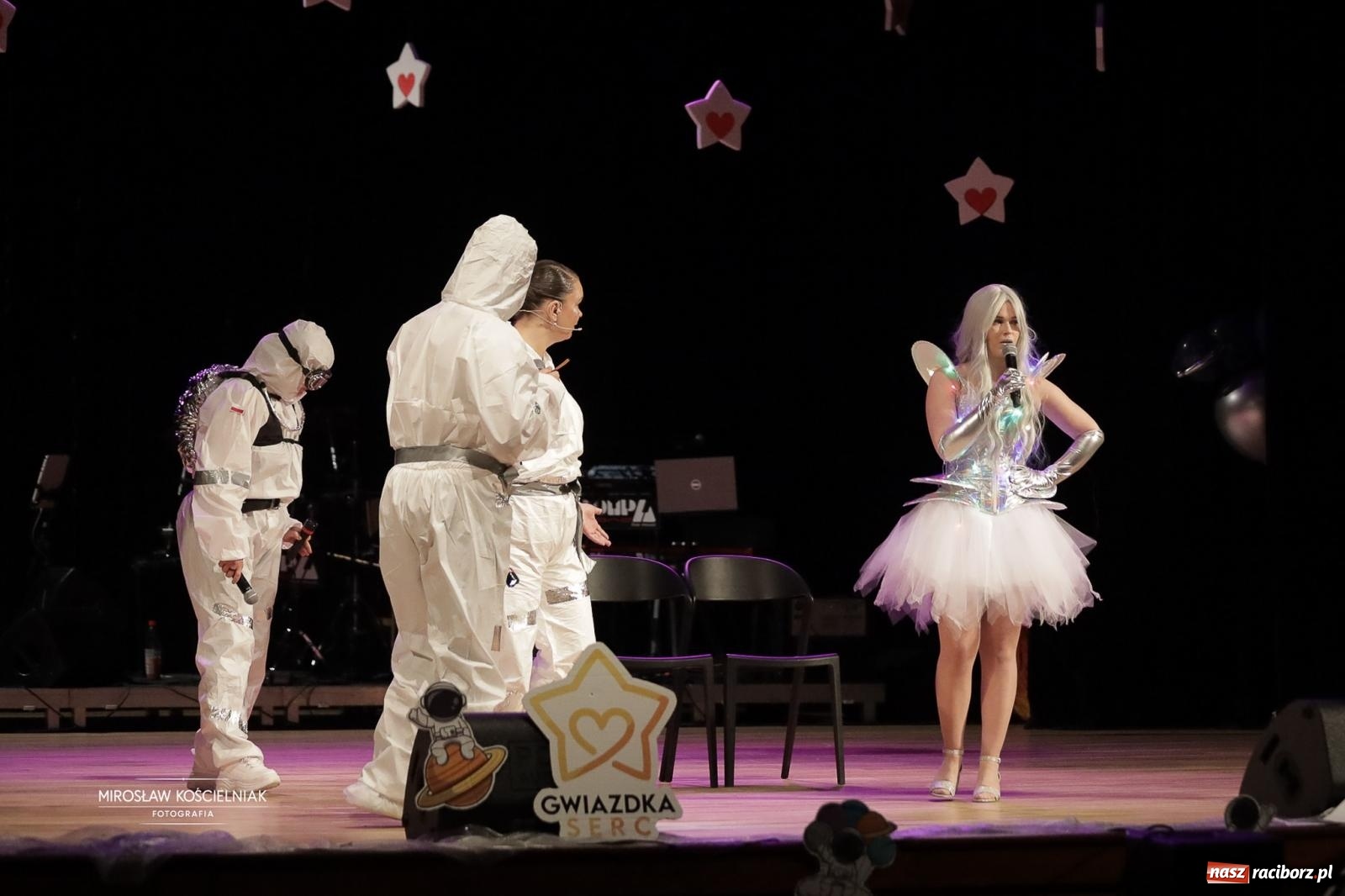 Zdjęcie w galerii na portalu naszraciborz.pl: Pełna widownia i wspólna energia. Gwiazdka Serc po raz 22. w Raciborskim Centrum Kultury [FOTO i WIDEO 2] wiadomości z regionu