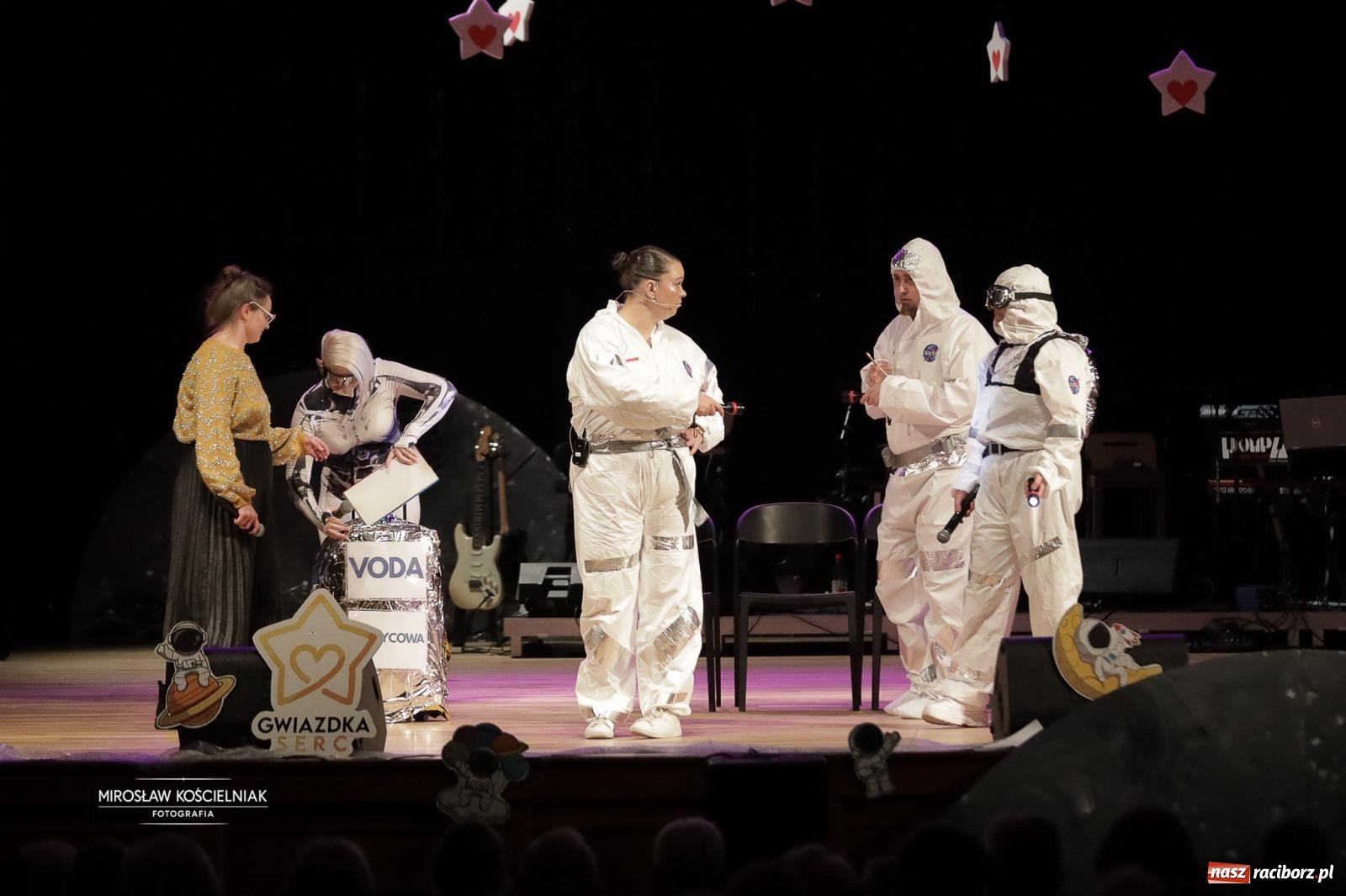 Zdjęcie w galerii na portalu naszraciborz.pl: Pełna widownia i wspólna energia. Gwiazdka Serc po raz 22. w Raciborskim Centrum Kultury [FOTO i WIDEO 2] wiadomości z regionu