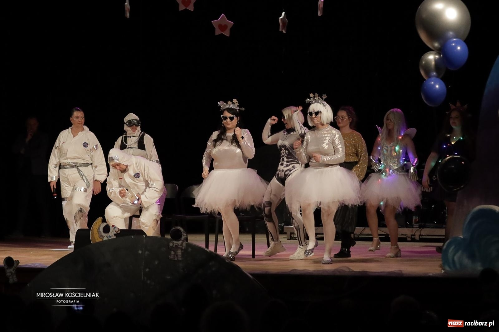 Zdjęcie w galerii na portalu naszraciborz.pl: Pełna widownia i wspólna energia. Gwiazdka Serc po raz 22. w Raciborskim Centrum Kultury [FOTO i WIDEO 2] wiadomości z regionu