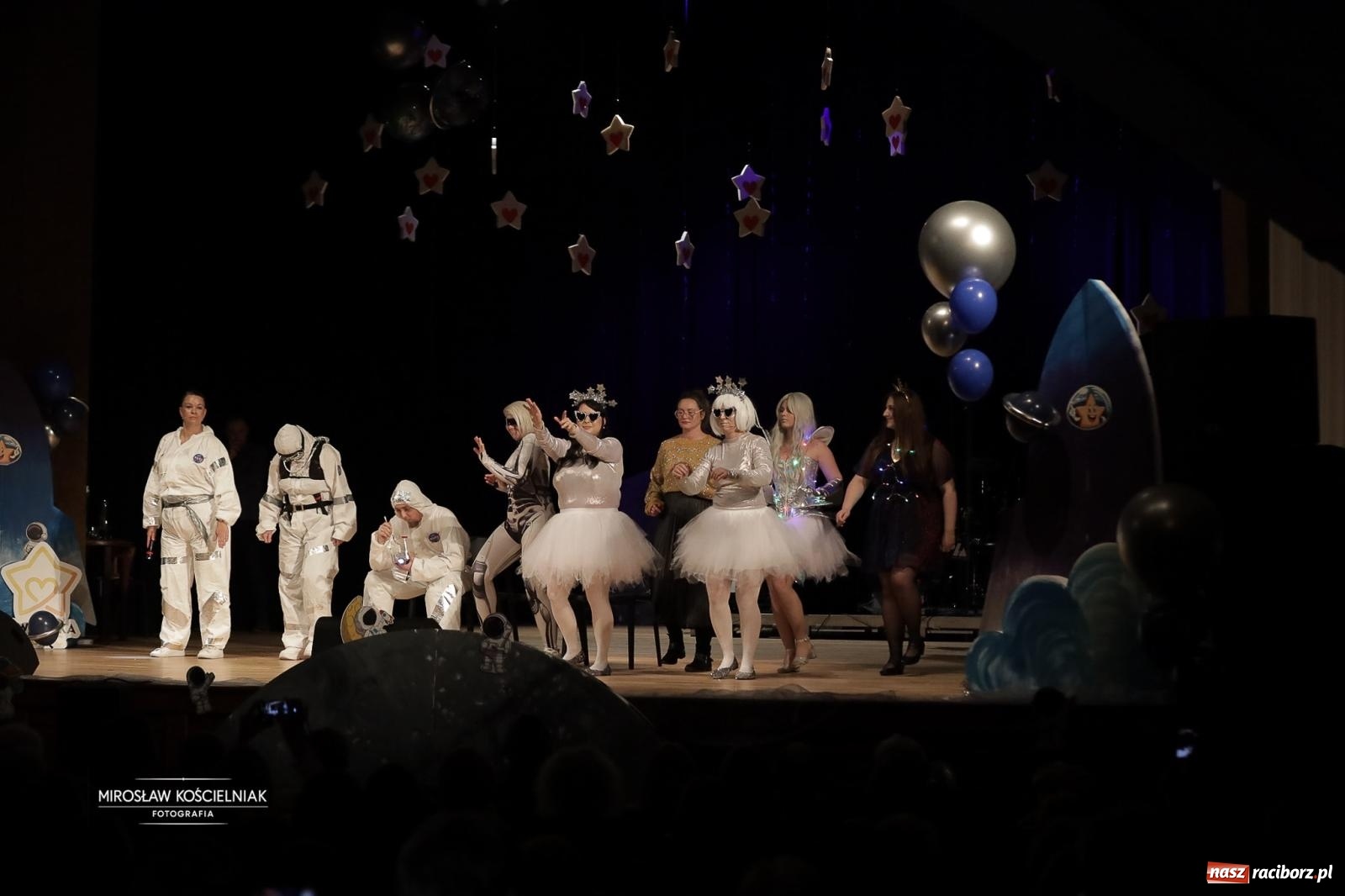 Zdjęcie w galerii na portalu naszraciborz.pl: Pełna widownia i wspólna energia. Gwiazdka Serc po raz 22. w Raciborskim Centrum Kultury [FOTO i WIDEO 2] wiadomości z regionu