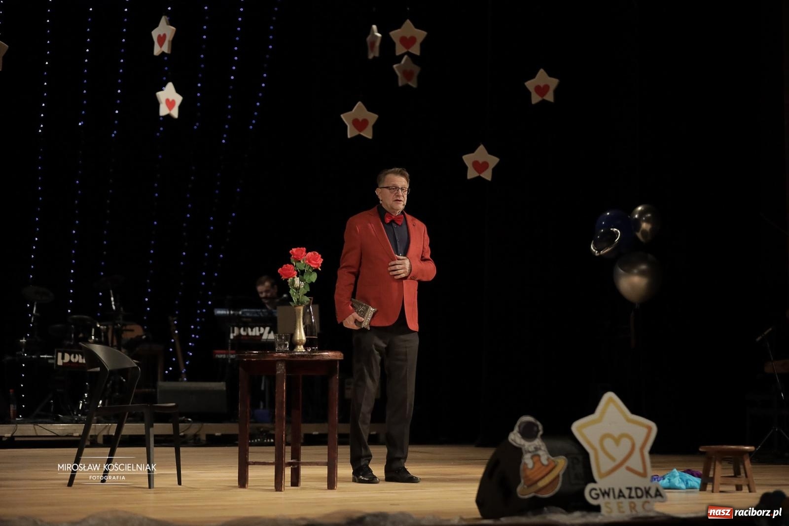 Zdjęcie w galerii na portalu naszraciborz.pl: Pełna widownia i wspólna energia. Gwiazdka Serc po raz 22. w Raciborskim Centrum Kultury [FOTO i WIDEO 2] wiadomości z regionu