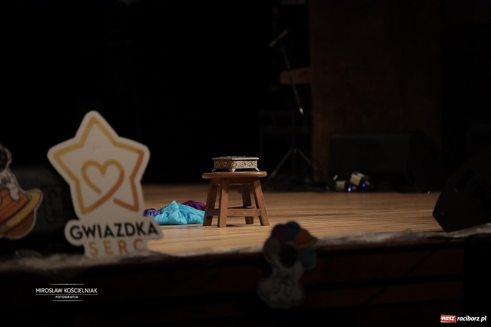 Zdjęcie w galerii na portalu naszraciborz.pl: Pełna widownia i wspólna energia. Gwiazdka Serc po raz 22. w Raciborskim Centrum Kultury [FOTO i WIDEO 2] wiadomości z regionu