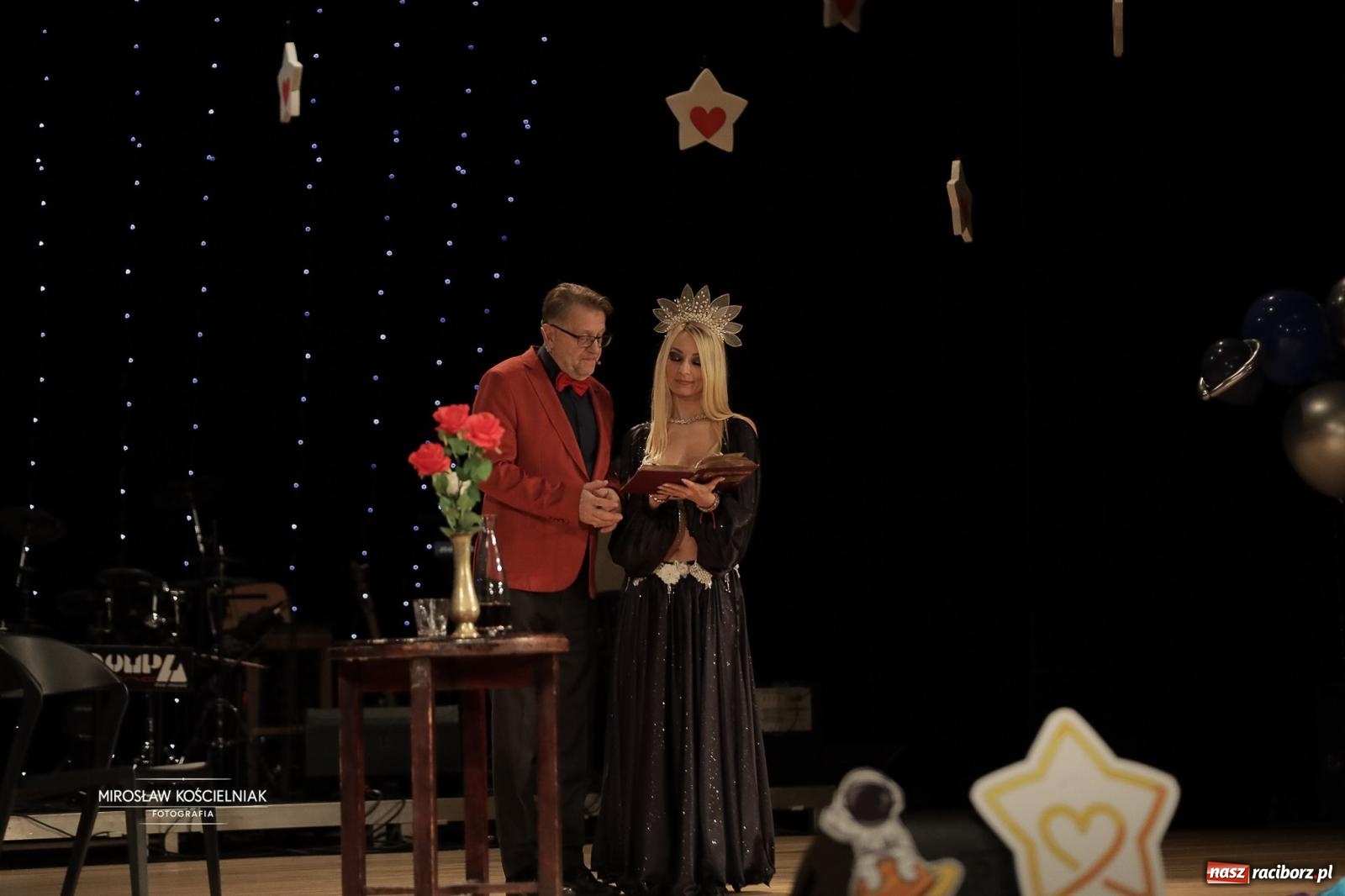 Zdjęcie w galerii na portalu naszraciborz.pl: Pełna widownia i wspólna energia. Gwiazdka Serc po raz 22. w Raciborskim Centrum Kultury [FOTO i WIDEO 2] wiadomości z regionu