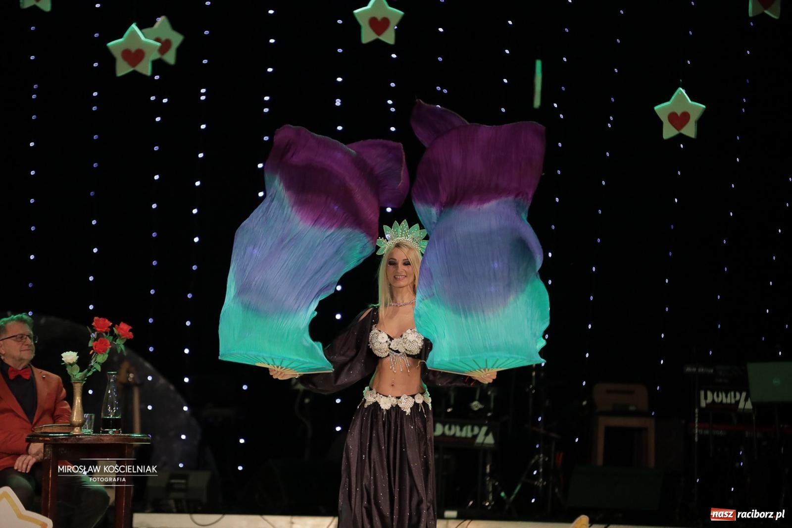 Zdjęcie w galerii na portalu naszraciborz.pl: Pełna widownia i wspólna energia. Gwiazdka Serc po raz 22. w Raciborskim Centrum Kultury [FOTO i WIDEO 2] wiadomości z regionu